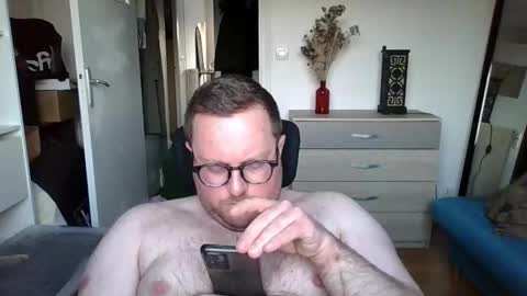 jeuneloup92 online show from 03-09-26, 05:50