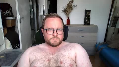 jeuneloup92 online show from 05-11-26, 04:04