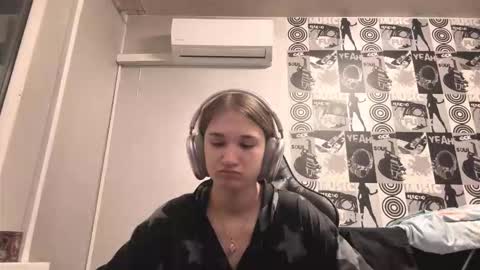 Snapshot of jewelldurham chatting on 11-23-25, 02:06 Helgi online show from 11-23-25, 02:06