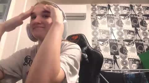 Snapshot of jewelldurham chatting on 11-29-25, 01:25 Helgi online show from 11-29-25, 01:25