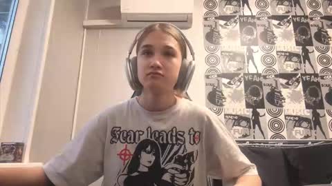 Snapshot of jewelldurham chatting on 11-30-25, 01:04 Helgi online show from 11-30-25, 01:04