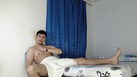 Snapshot of jeycob_happy97 chatting on 12-20-24, 10:38 Juan David online show from 12-20-24, 10:38
