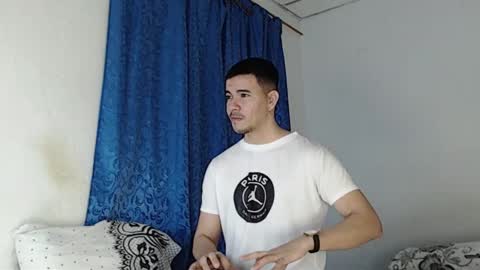Snapshot of jeycob_happy97 chatting on 12-24-24, 10:33 Juan David online show from 12-24-24, 10:33