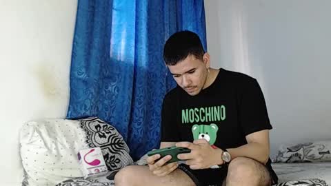 Snapshot of jeycob_happy97 chatting on 12-27-24, 01:39 Juan David online show from 12-27-24, 01:39