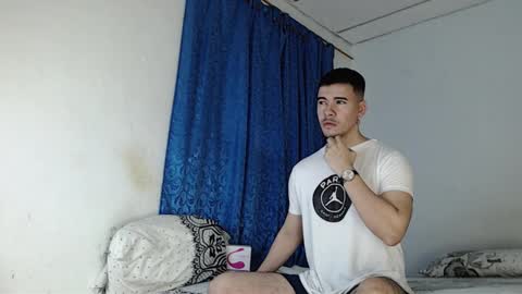 Snapshot of jeycob_happy97 chatting on 12-30-24, 11:59 Juan David online show from 12-30-24, 11:59