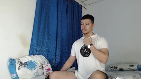 Snapshot of jeycob_happy97 chatting on 01-04-25, 11:33 Juan David online show from 01-04-25, 11:33