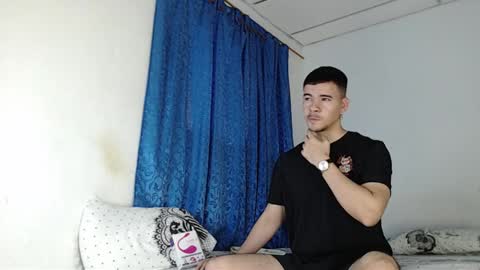 Snapshot of jeycob_happy97 chatting on 01-12-25, 11:39 Juan David online show from 01-12-25, 11:39