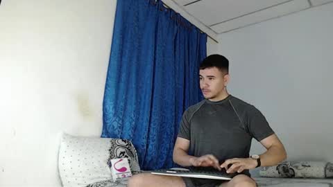Snapshot of jeycob_happy97 chatting on 01-13-25, 11:08 Juan David online show from 01-13-25, 11:08