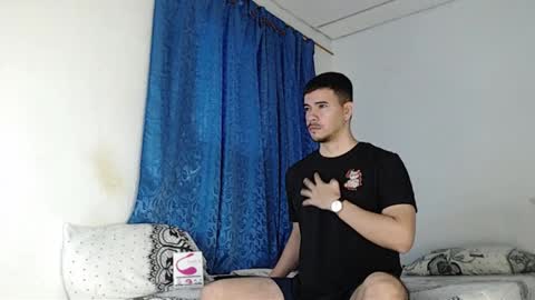 Snapshot of jeycob_happy97 chatting on 01-19-25, 11:45 Juan David online show from 01-19-25, 11:45