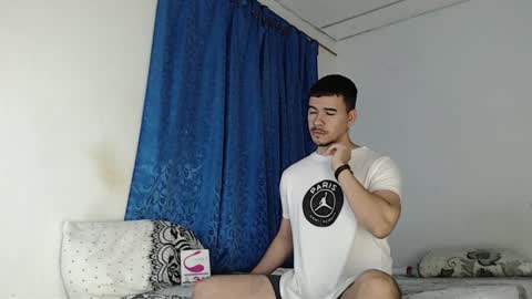 Snapshot of jeycob_happy97 chatting on 01-21-25, 10:30 Juan David online show from 01-21-25, 10:30