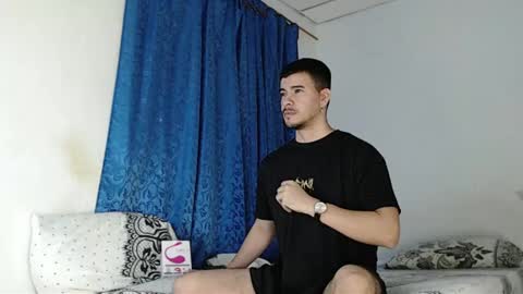 Snapshot of jeycob_happy97 chatting on 01-22-25, 10:50 Juan David online show from 01-22-25, 10:50