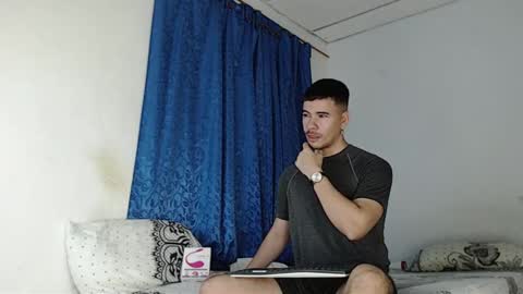 Snapshot of jeycob_happy97 chatting on 01-24-25, 10:32 Juan David online show from 01-24-25, 10:32