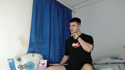 Snapshot of jeycob_happy97 chatting on 01-26-25, 12:01 Juan David online show from 01-26-25, 12:01