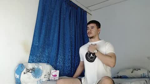 Snapshot of jeycob_happy97 chatting on 02-04-25, 10:54 Juan David online show from 02-04-25, 10:54