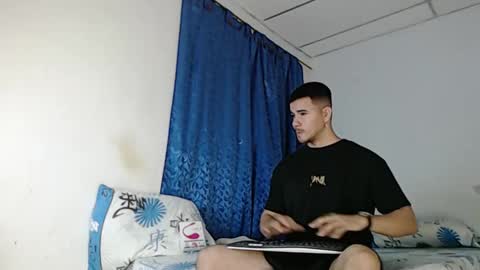 Snapshot of jeycob_happy97 chatting on 02-13-25, 11:26 Juan David online show from 02-13-25, 11:26