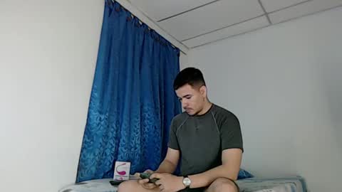 Snapshot of jeycob_happy97 chatting on 02-18-25, 11:19 Juan David online show from 02-18-25, 11:19