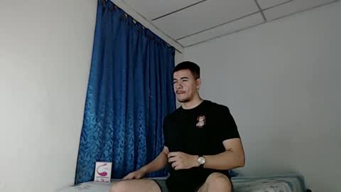 Snapshot of jeycob_happy97 chatting on 02-19-25, 11:06 Juan David online show from 02-19-25, 11:06
