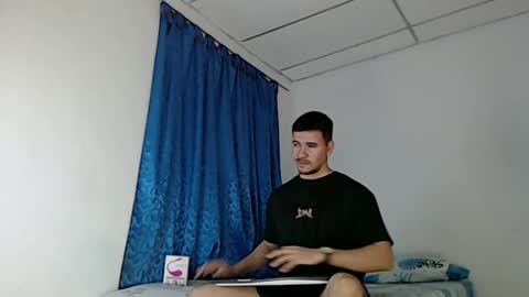 Snapshot of jeycob_happy97 chatting on 02-20-25, 11:21 Juan David online show from 02-20-25, 11:21