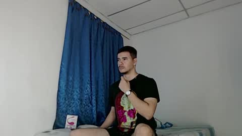 Snapshot of jeycob_happy97 chatting on 02-22-25, 11:13 Juan David online show from 02-22-25, 11:13