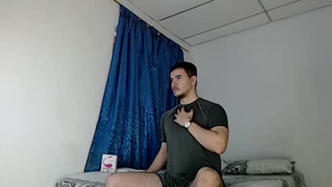 Snapshot of jeycob_happy97 chatting on 02-25-25, 10:07 Juan David online show from 02-25-25, 10:07