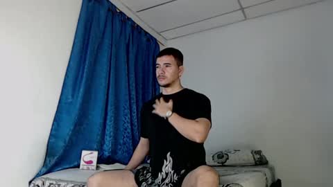 Snapshot of jeycob_happy97 chatting on 03-06-25, 10:52 Juan David online show from 03-06-25, 10:52