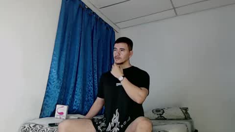Snapshot of jeycob_happy97 chatting on 03-06-25, 10:47 Juan David online show from 03-06-25, 10:47