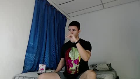 Snapshot of jeycob_happy97 chatting on 03-08-25, 11:05 Juan David online show from 03-08-25, 11:05