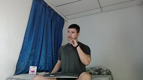 Snapshot of jeycob_happy97 chatting on 03-10-25, 11:21 Juan David online show from 03-10-25, 11:21