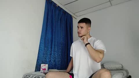 Snapshot of jeycob_happy97 chatting on 09-14-25, 11:20 Juan David online show from 09-14-25, 11:20