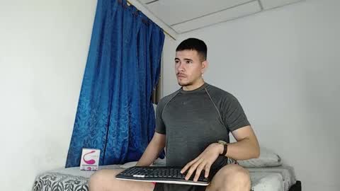 Snapshot of jeycob_happy97 chatting on 09-19-25, 10:16 Juan David online show from 09-19-25, 10:16