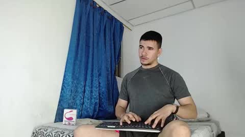 Snapshot of jeycob_happy97 chatting on 09-19-25, 11:05 Juan David online show from 09-19-25, 11:05