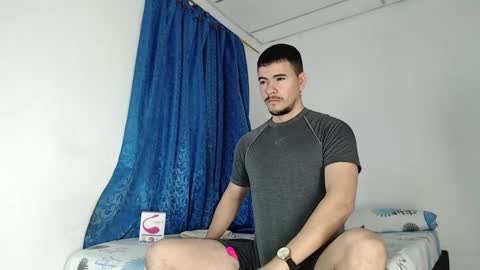 Snapshot of jeycob_happy97 chatting on 10-06-25, 10:45 Juan David online show from 10-06-25, 10:45