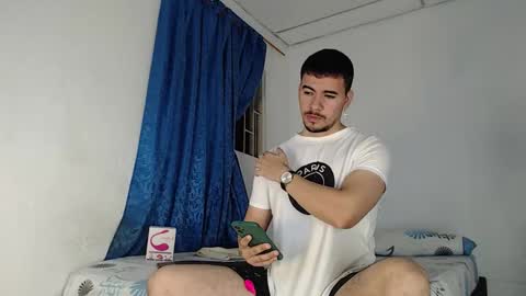 Snapshot of jeycob_happy97 chatting on 10-09-25, 12:19 Juan David online show from 10-09-25, 12:19