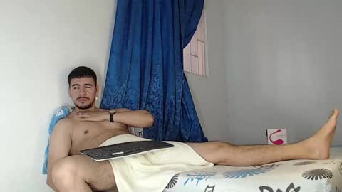 Snapshot of jeycob_happy97 chatting on 10-09-25, 12:25 Juan David online show from 10-09-25, 12:25
