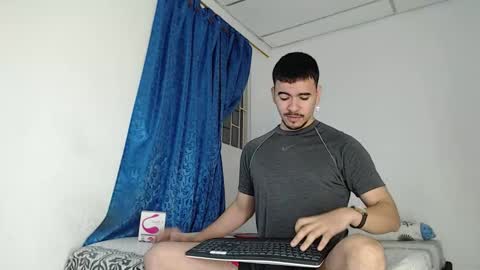 Snapshot of jeycob_happy97 chatting on 10-14-25, 10:49 Juan David online show from 10-14-25, 10:49