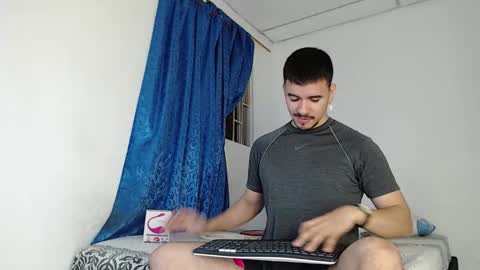 Snapshot of jeycob_happy97 chatting on 10-14-25, 11:16 Juan David online show from 10-14-25, 11:16