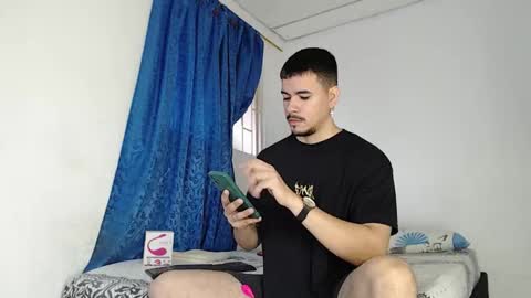 Snapshot of jeycob_happy97 chatting on 10-16-25, 11:33 Juan David online show from 10-16-25, 11:33