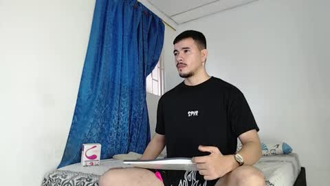 Snapshot of jeycob_happy97 chatting on 10-17-25, 11:46 Juan David online show from 10-17-25, 11:46