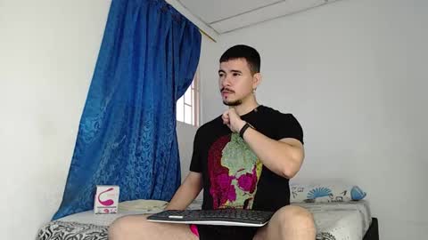 Snapshot of jeycob_happy97 chatting on 10-19-25, 12:06 Juan David online show from 10-19-25, 12:06