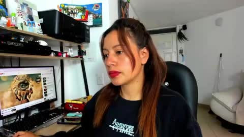Snapshot of jezabel_purple chatting on 06-05-26, 03:07 Camila online show from 06-05-26, 03:07