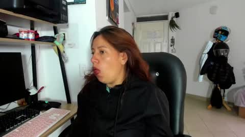 Snapshot of jezabel_purple chatting on 06-16-26, 03:25 Camila online show from 06-16-26, 03:25