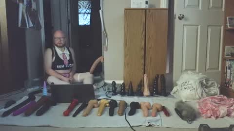 Snapshot of jghosty69 chatting on 01-28-25, 06:39 Nasty Cumslut online show from 01-28-25, 06:39