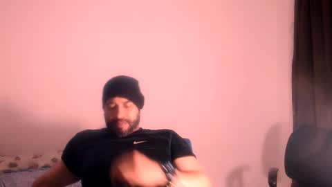 En moreno online show from 11-18-25, 04:28