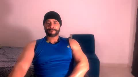 En moreno online show from 11-19-25, 06:24