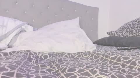 jhoanatrans22 online show from 01-05-25, 09:47