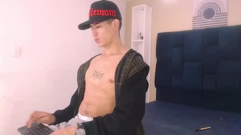 Snapshot of jhonn_rhyss chatting on 12-23-24, 02:35 Jhon online show from 12-23-24, 02:35