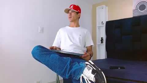 Snapshot of jhonn_rhyss chatting on 01-07-25, 02:31 Jhon online show from 01-07-25, 02:31