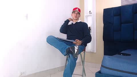 Snapshot of jhonn_rhyss chatting on 01-15-25, 02:17 Jhon online show from 01-15-25, 02:17