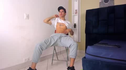 Snapshot of jhonn_rhyss chatting on 01-28-25, 02:32 Jhon online show from 01-28-25, 02:32