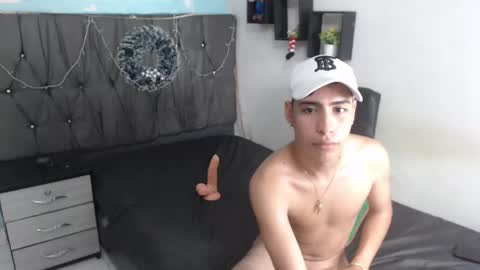 Snapshot of jhonny_latinboy chatting on 01-11-25, 10:29 Jhonny online show from 01-11-25, 10:29